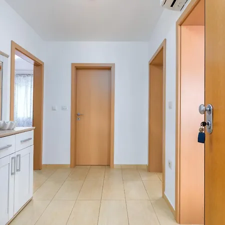 Ana 1 Fažana